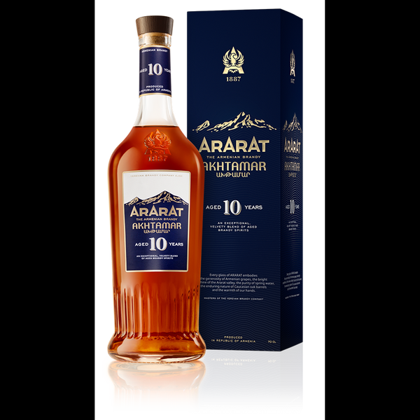 Ararat Akhtamar 10 Years VSOP 700ml bottle and gift box studio